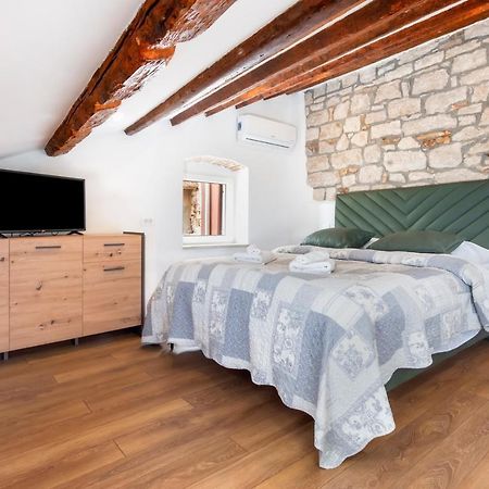 The Yellow House Apartments Rovinj Exterior foto