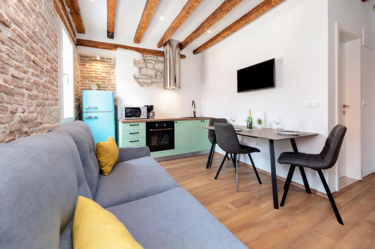 The Yellow House Apartments Rovinj Exterior foto