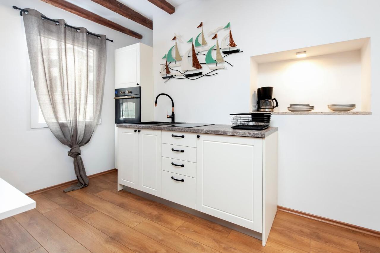 The Yellow House Apartments Rovinj Exterior foto