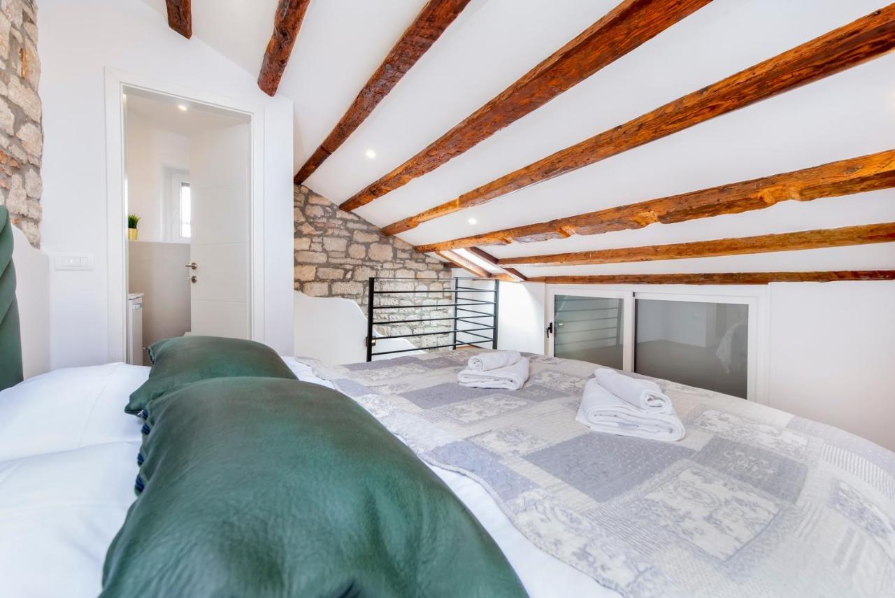 The Yellow House Apartments Rovinj Exterior foto