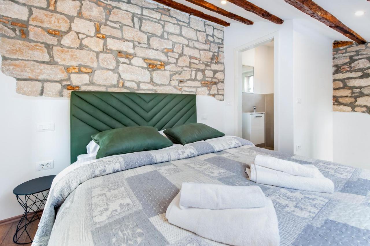 The Yellow House Apartments Rovinj Exterior foto